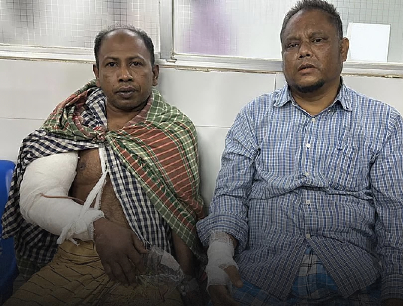 ‘মাটিতে পুঁতে ফেল’ বলে তিন সাংবাদিকের ওপর হামলা