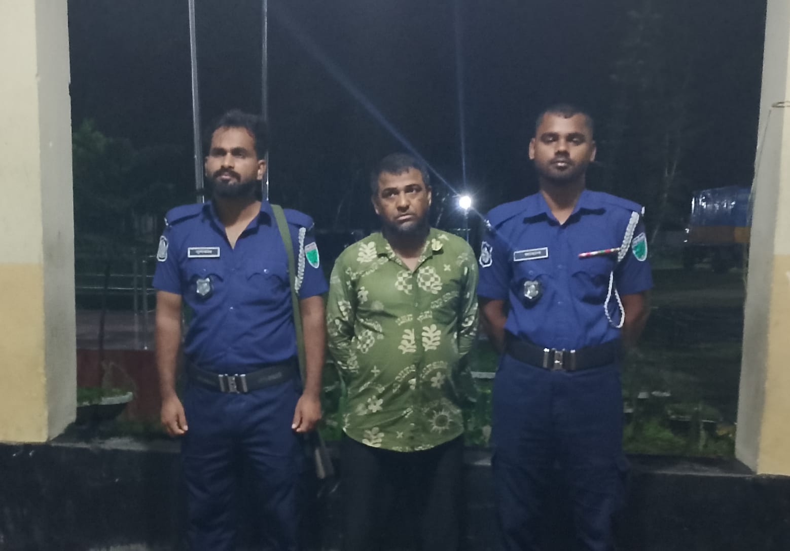 কোম্পানীগঞ্জে বালু উত্তোলনের সময় একজন হাতেনাতে আটক